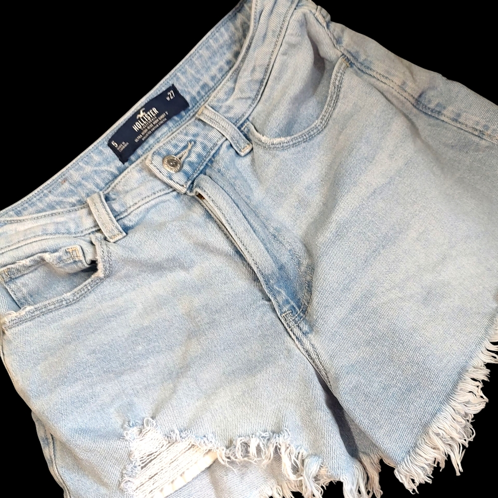 Hollister “ultra high rise‎ mom shorts” 3” Size 5 27 Distressed Shorts